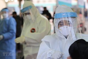 Một điểm xét nghiệm COVID-19 tại Seoul, Hàn Quốc. (Ảnh: YONHAP/TTXVN).