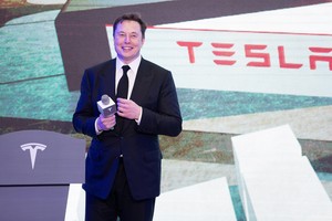 Tesla đầu tư 1,5 tỷ USD vào Bitcoin và sẽ cho phép khách hàng mua xe điện bằng Bitcoin