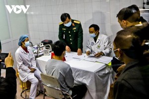 Các tình nguyện viên thử vaccine COVID-19 tại Việt Nam.