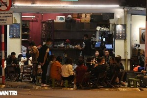 Hà Nội tạm đóng cửa các hàng quán vỉa hè từ 16/2. (Ảnh: Đỗ Linh).