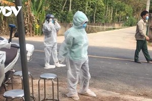 Ngành y tế kiểm tra để chuẩn bị gỡ bỏ phong tỏa tại ấp Cà Na.