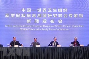 Các chuyên gia của WHO và Trung Quốc đang điều tra nguồn gốc của virus SARS-CoV-2 tại cuộc họp báo chung ở Vũ Hán, tỉnh Hồ Bắc, Trung Quốc, ngày 9/2/2021. (Ảnh: THX/TTXVN).