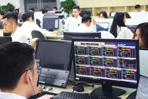 So với các nước trong khu vực, thị trường chứng khoán Việt Nam vẫn chưa thực sự đủ lớn về quy mô, mức độ chuyên nghiệp và hiện đại.