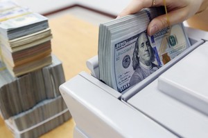 Một trong những tâm lý chính hiện nay là “tiền mặt là rác”, khi mà lãi suất rất thấp.