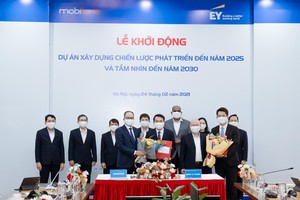 Ban Lãnh đạo MobiFone và EY Việt Nam tại sự kiện Khởi động Dự án tư vấn xây dựng chiến lược phát triển MobiFone giai đoạn 2021 – 2025, tầm nhìn 2030.