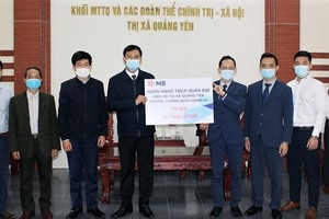 Thị xã Quảng Yên tổ chức tiếp nhận 100 triệu đồng tiền ủng hộ địa phương phòng, chống dịch Covid-19.