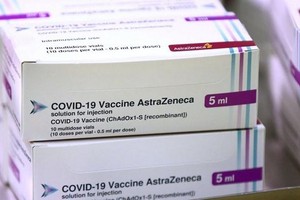 Vaccine ngừa COVID-19 của hãng AstraZeneca.(Ảnh:PAP/TTXVN).