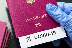 Hy Lạp là quốc gia đầu tiên đề xuất ý tưởng "hộ chiếu vaccine" để cứu vãn mùa du lịch sắp tới.