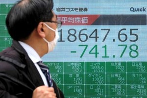 Chỉ số Nikkei 225 của Nhật Bản để tuột điểm ngay từ đầu phiên và gần như đi ngang. Ảnh tư liệu: AFP.