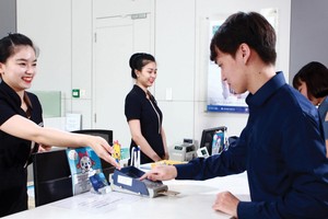 Với khách hàng, thêm doanh nghiệp tức là thêm lựa chọn. Ảnh: Lê Toàn.