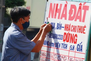 Giá nhà đất tăng cao khiến việc lập dự án, mua bán đất tự phát nở rộ. Ảnh: Lê Toàn.