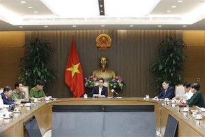 Phó Thủ tướng Vũ Đức Đam, Trưởng Ban Chỉ đạo Quốc gia phòng, chống dịch bệnh COVID-19 chủ trì cuộc họp. (Ảnh: Dương Giang/TTXVN).