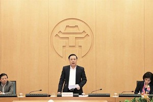 Phó Chủ tịch Ủy ban nhân dân thành phố Hà Nội Chử Xuân Dũng, chủ trì cuộc họp của Ban chỉ đạo phòng chống dịch bệnh COVID-19. (Ảnh: PV/Vietnam+).