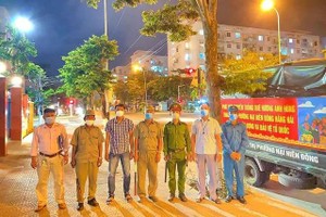 Tổ phản ứng nhanh dẹp tiếng ồn karaoke của phường Nại Hiên Đông.