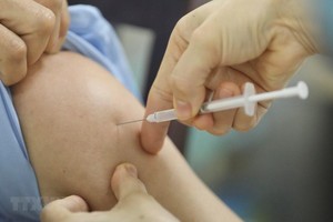 Tiêm vaccine phòng COVID-19. (Ảnh: Minh Quyết/TTXVN).