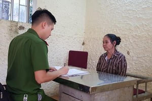 Đối tượng Ngô Thị Lý tại cơ quan điều tra. (Ảnh: C.A).