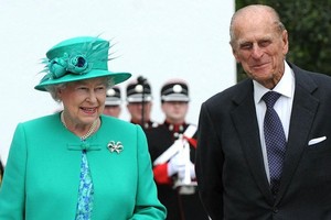 Nữ hoàng Anh Elizabeth và phu quân, Hoàng thân Philip (Ảnh: Daily Mail).