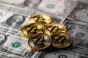 Giá Bitcoin hôm nay ngày 16/4: Bitcoin mắc kẹt trong khoảng 62.000 USD, đồng Ethereum và Dogecoin thiết lập mức đỉnh kỷ lục mới