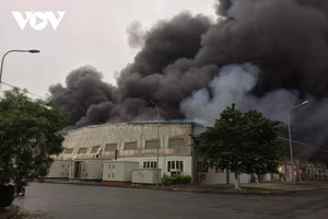 Đám cháy tại Công ty TNHH DOOSAN được phát hiện vào khoảng 16h chiều.