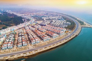 Sun Grand City Feria bên vịnh di sản.