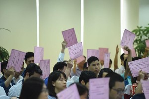 Cổ đông nhỏ “bên lề” đại hội