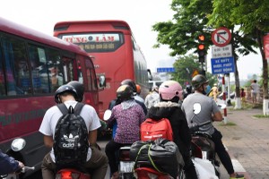 Người tử các địa phương trở lại Hà Nội sau kỳ nghỉ Lê 30/4 và 1/5 bắt buộc phải khai báo y tế để đảm bảo công tác phòng chống dịch Covid-19.