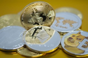 Giá Bitcoin hôm nay ngày 4/5: Bitcoin giảm sâu xuống vùng 55.000 USD trong khi Ethereum, Binance Coin, Dogecoin đồng loạt tạo đỉnh kỷ lục mới