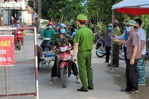 Lực lượng chức năng huyện Thuận Thành lập 7 chốt chặn, kiểm soát dịch bệnh Covid-19 tại xã Mão Điền và không cho người dân trong xã di chuyển ra ngoài.