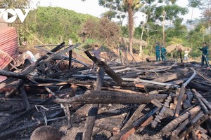 Hiện trường vụ cháy nhà sàn tại xã Vĩnh Yên (Bảo Yên - Lào Cai).