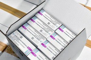 Vaccine ngừa COVID-19 của hãng AstraZeneca. (Ảnh: AFP/TTXVN).