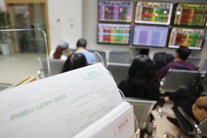 Dòng tiền nội, nhất là dòng tiền cá nhân vẫn tiếp tục đổ mạnh vào thị trường chứng khoán.