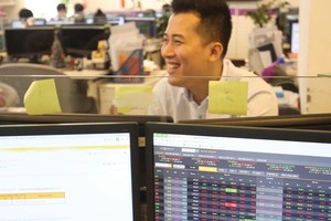 Mức định giá P/E của VN-Index không còn thấp, nhưng nhiều nhà đầu tư vẫn đặt cược vào đà tăng điểm của thị trường chứng khoán.