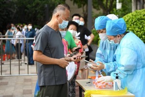 Quảng Châu đẩy nhanh xét nghiệm trên toàn thành phố. Ảnh: Tân Hoa Xã.