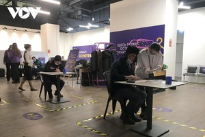 Điện Kremlin không hài lòng với tốc độ tiêm vaccine ngừa COVID-19