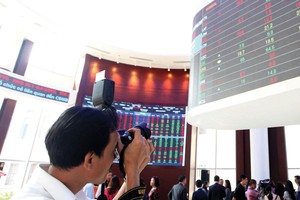 Xây được cây cầu giữa cơ quan quản lý với công luận, khủng hoảng truyền thông chính sách khó đi xa.