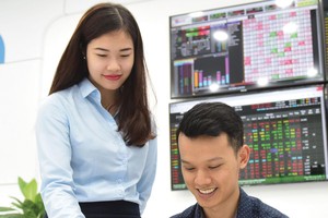 Thị trường chứng khoán: Tàu đang cạn vé đồng hạng