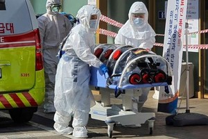 Chủng Delta được xem là nguyên nhân khiến số ca Covid-19 tăng vọt ở Hàn Quốc trong thời gian qua (Ảnh: AP).