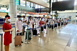 Vietjet hỗ trợ những chuyến bay chở các y bác sĩ và vaccine Pfizer vào TP.HCM chống dịch