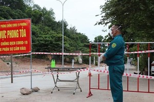 Chốt phong tỏa khu dân cư phường 1, thành phố Tuy Hòa, Phú Yên. (Ảnh: Phạm Cường/TTXVN).