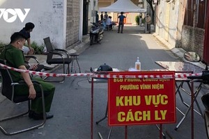 UBND phường Vĩnh Niệm đã phong tỏa khu vực nơi ga đình chị H sinh sống.