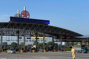 Sở Giao thông vận tải yêu cầu đối với phương tiện được cấp thẻ nhận diện phương tiện rồi thì không cần phải dừng kiểm tra. (Ảnh: Minh Sơn/Vietnam+).