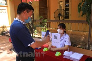 Hà Nội kêu gọi người dân thực hiện khai báo y tế thường xuyên để phòng, chống dịch COVID-19. (Ảnh: Xuân Quảng/Vietnam+).