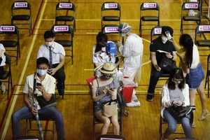 Tiêm chủng vaccine Covid-19 ở Bệnh viện Đại học Quốc gia Đài Loan ở Đài Bắc ngày 21/7. Ảnh: Getty.