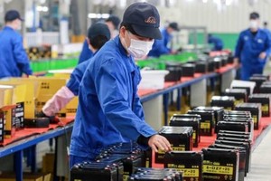 Dây chuyền sản xuất pin tại một nhà máy ở thành phố Hoài Bắc thuộc tỉnh An Huy, Trung Quốc. Ảnh: AFP.