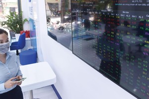 So với cách đây 1 tháng, mặt bằng giá đa số cổ phiếu đã được chiết khấu ở mức hấp dẫn do biến động của thị trường chung. Ảnh: Dũng Minh.