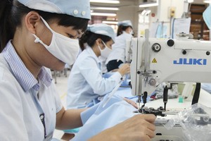 6 tháng đầu năm, dù doanh thu sụt giảm 20,4%, lợi nhuận của May 10 vẫn tăng trưởng nhẹ nhờ tiết giảm hàng loạt chi phí. Ảnh: Dũng Minh.