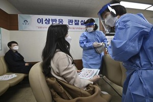 Tiêm vaccine tại Hàn Quốc.