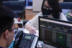 Dòng tiền đang luân chuyển khá nhanh qua các nhóm cổ phiếu. Ảnh: Dũng Minh.