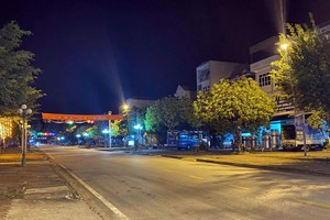 Người dân huyện Phù Yên được yêu cầu không ra khỏi nhà khi không có việc cần thiết để phòng, chống dịch bệnh Covid-19.