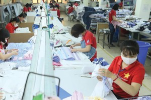 Đơn hàng năm 2022 vẫn là ẩn số lớn với các doanh nghiệp may mặc. Ảnh: Dũng Minh.